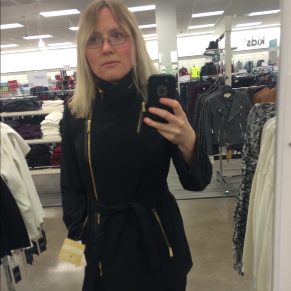 Meet your Posher, Laura - Picture 1 of 1